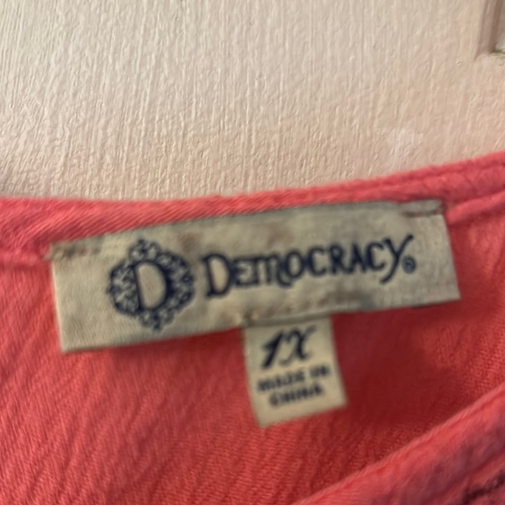 Democracy Red Ruffled Cut-Out Blouse - Picture 4 of 4